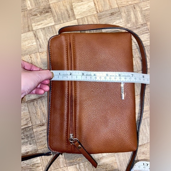 Women’s ROOTS cognac brown thin strap shoulder Bag - Picture 12 of 15